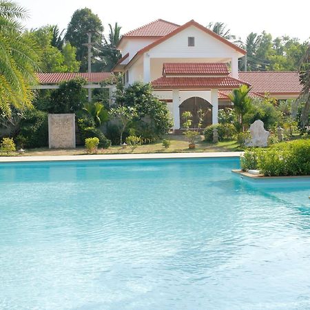 Armonia Village Resort And Spa Chumphon Exterior foto